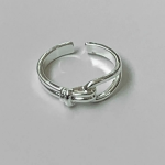 Серебряное открытое кольцо с узлом