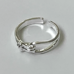 Серебряное открытое кольцо с узлом