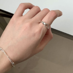 Серебряное открытое кольцо с узлом