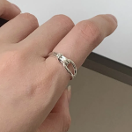 Серебряное открытое кольцо с узлом