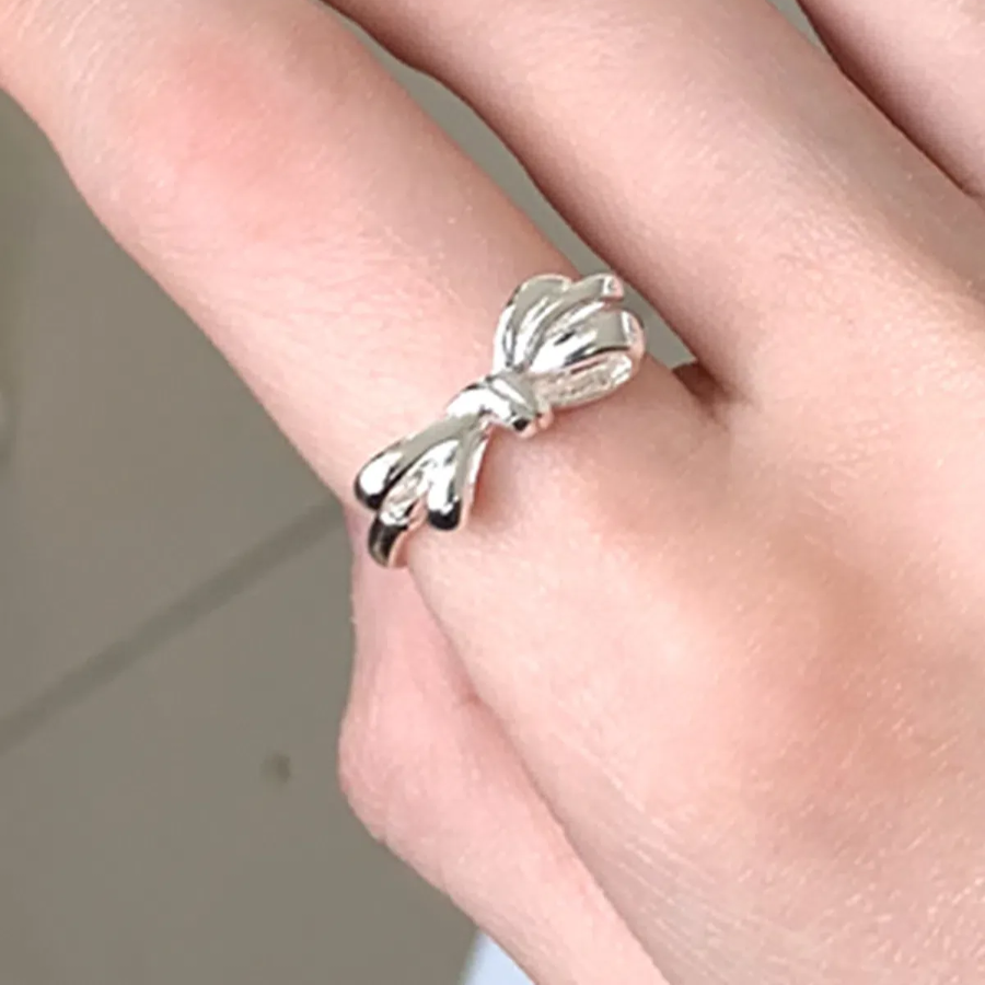 Серебряное открытое кольцо с бантом