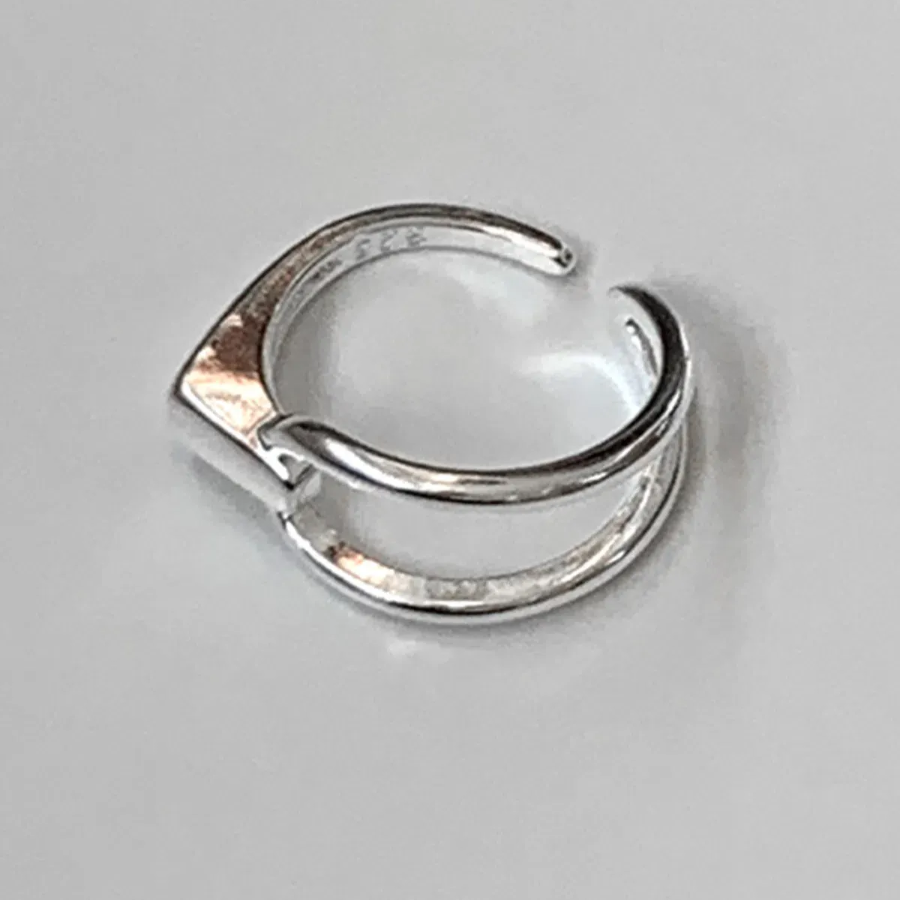 Серебряное открытое кольцо с массивным дизайном