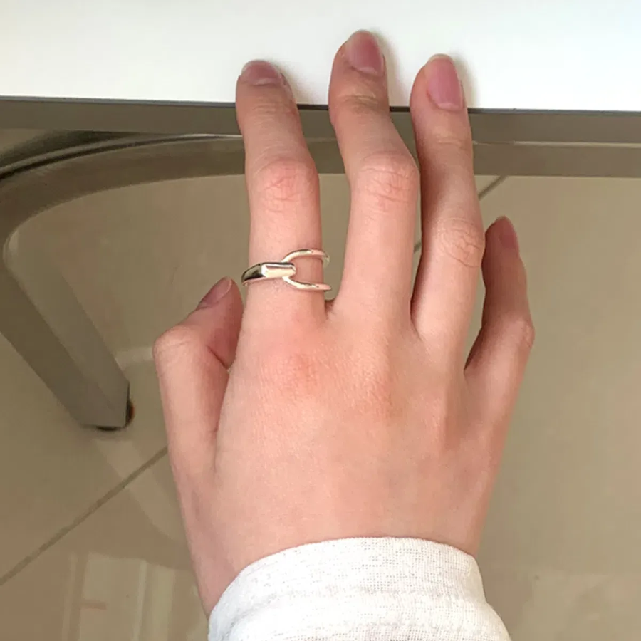 Серебряное открытое кольцо с массивным дизайном