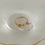 Серебряное открытое кольцо с цветочным кубическим акцентом