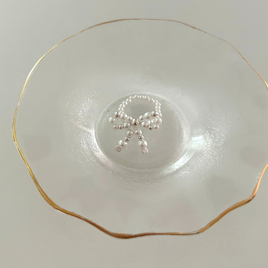 Серебряное кольцо с бантом и жемчужиной