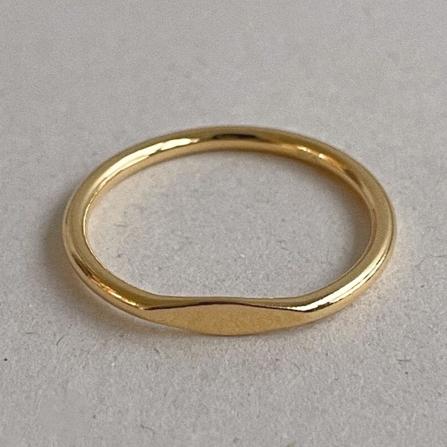 Серебряное тонкое кольцо с плоским акцентом