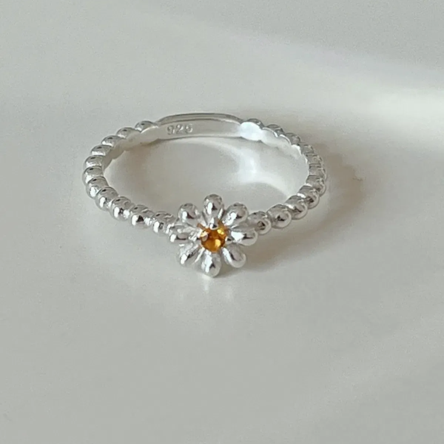 Серебряное кольцо с ромашкой и шариками