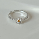 Серебряное кольцо с ромашкой и шариками