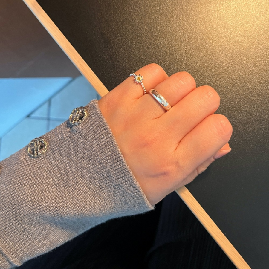 Серебряное кольцо с ромашкой и шариками