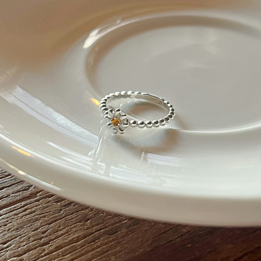 Серебряное кольцо с ромашкой и шариками