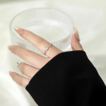 Серебряное кольцо с кристаллической бабочкой