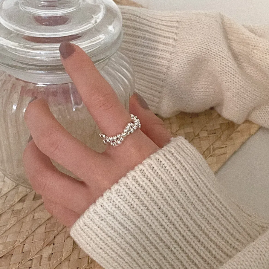 Серебряное кольцо с 3 мм шариком и скрученным дизайном