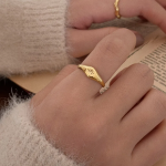 Серебряное кольцо с гравировкой звезды