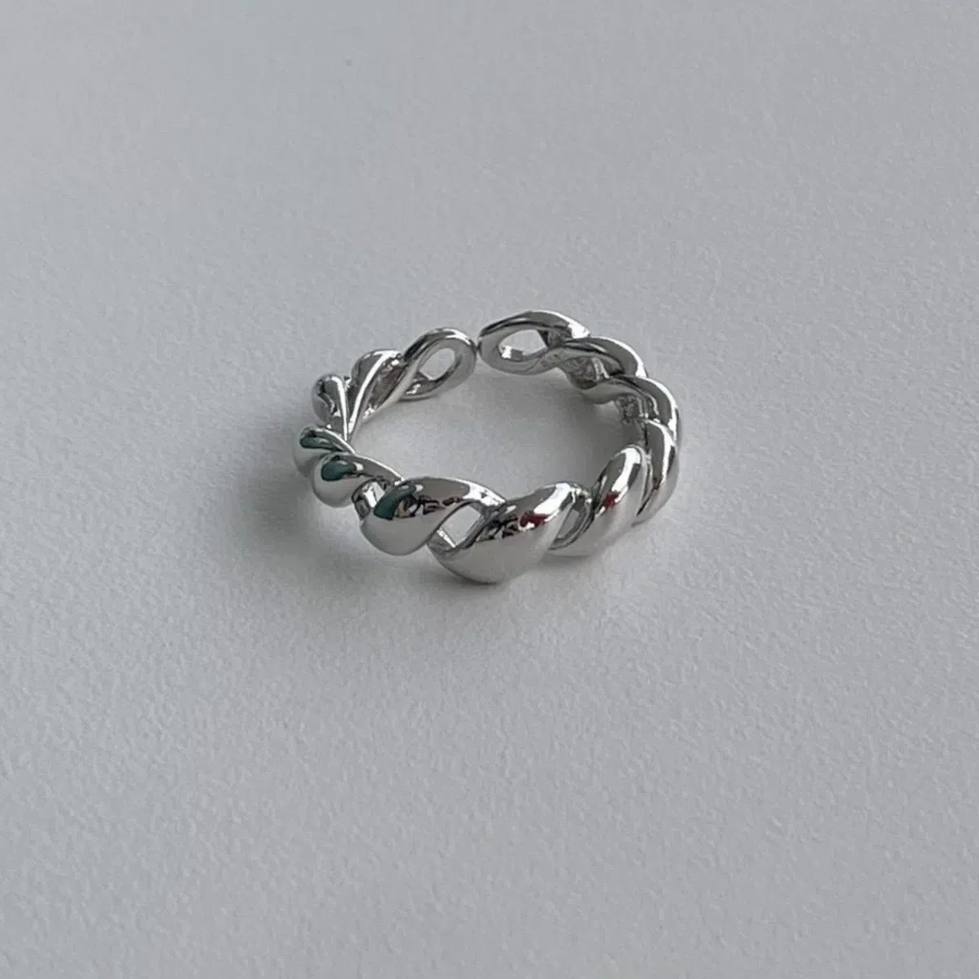 Серебряное кольцо с винтажным узлом и волнистой скруткой
