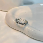 Серебряное кольцо с винтажным узлом и волнистой скруткой