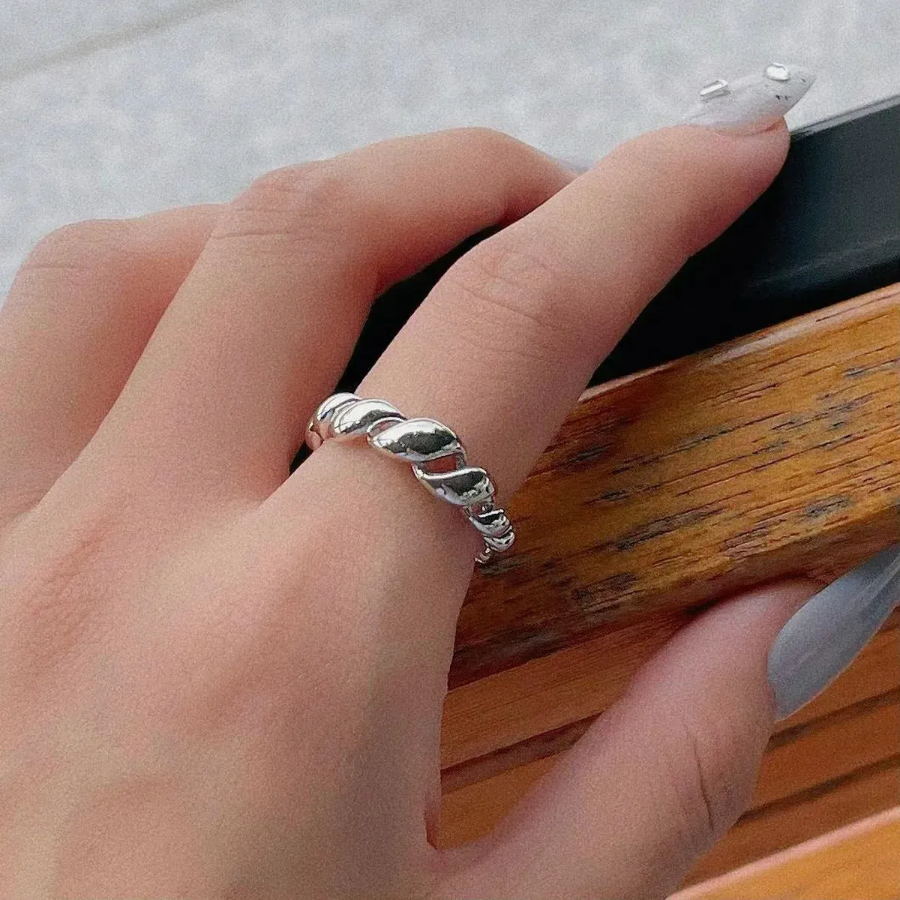 Серебряное кольцо с винтажным узлом и волнистой скруткой