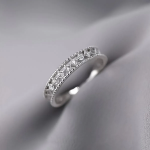 Серебряное открытое кольцо с узором кружева и кристаллическими кубиками