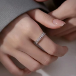 Серебряное открытое кольцо с узором кружева и кристаллическими кубиками