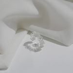 Серебряное открытое кольцо с цветочным прозрачным узором