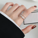 Серебряное открытое кольцо с двойной линией и узловым узором