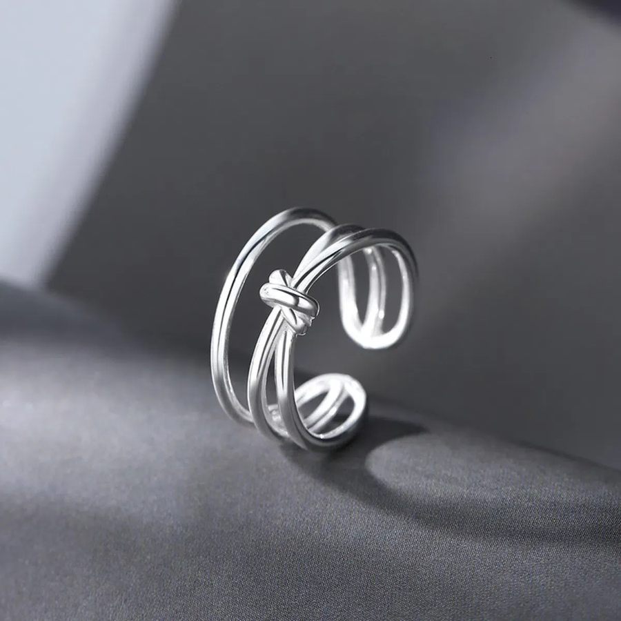 Серебряное открытое кольцо с двойной линией и узловым узором