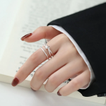 Серебряное открытое кольцо с двойной линией и узловым узором