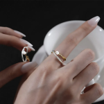 Серебряное открытое кольцо с маленькой жемчужиной и перекрёстным узлом