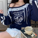 Breeding Ribbon Lace Character Sweatshirt