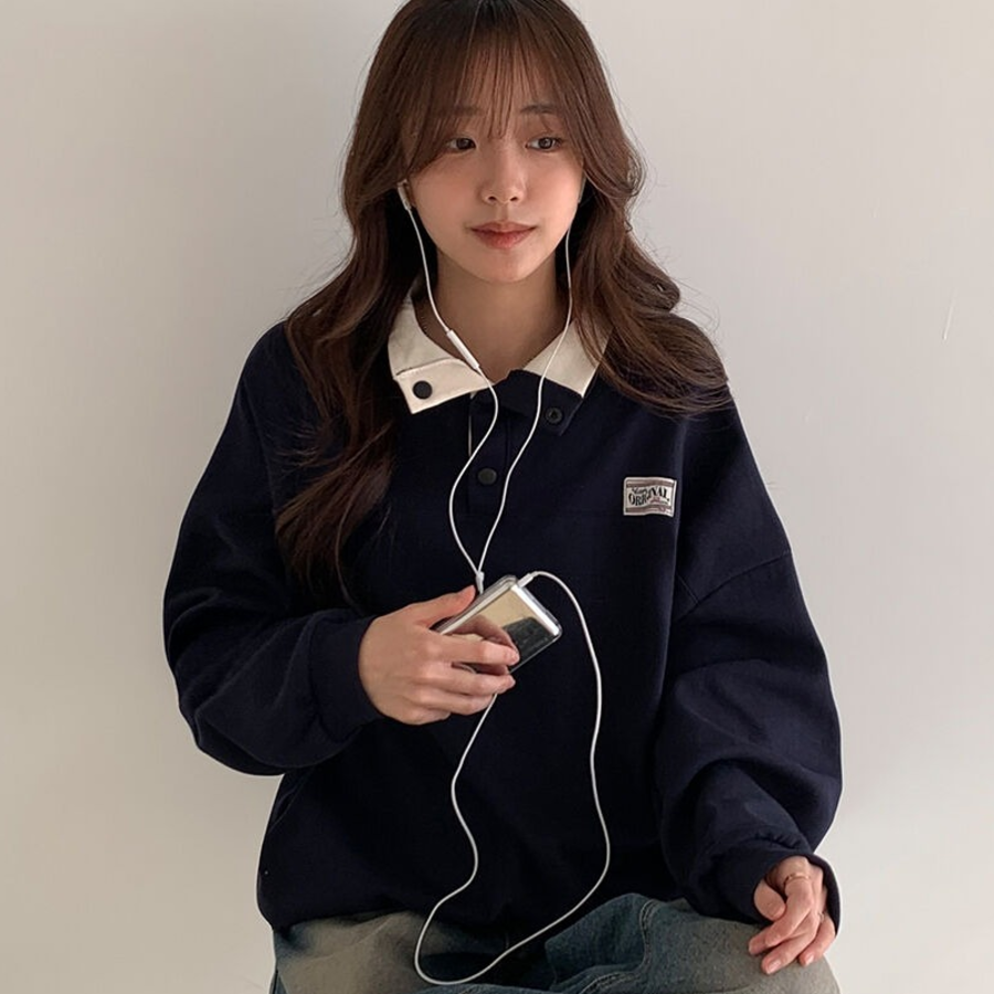 Loose Fit Patch Contrast Collar Sweatshirt