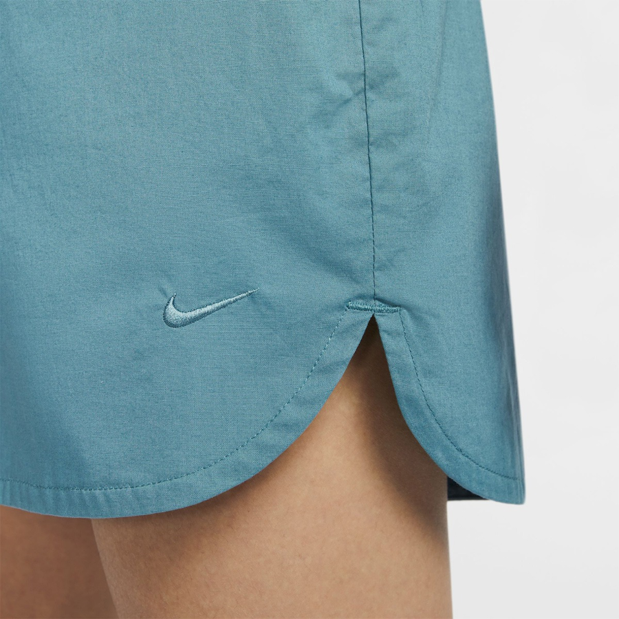 Nike Sportswear Chill Poplin Women's Mid-Rise 5-Inch Shorts