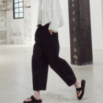 KUHO Cotton Tuck Tapered Pants - Navy