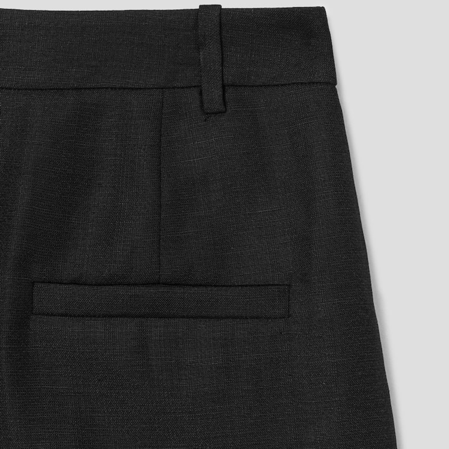 KUHO One-Tuck Short Pants – Black