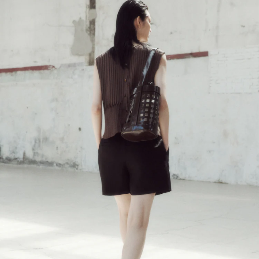 KUHO One-Tuck Short Pants – Black