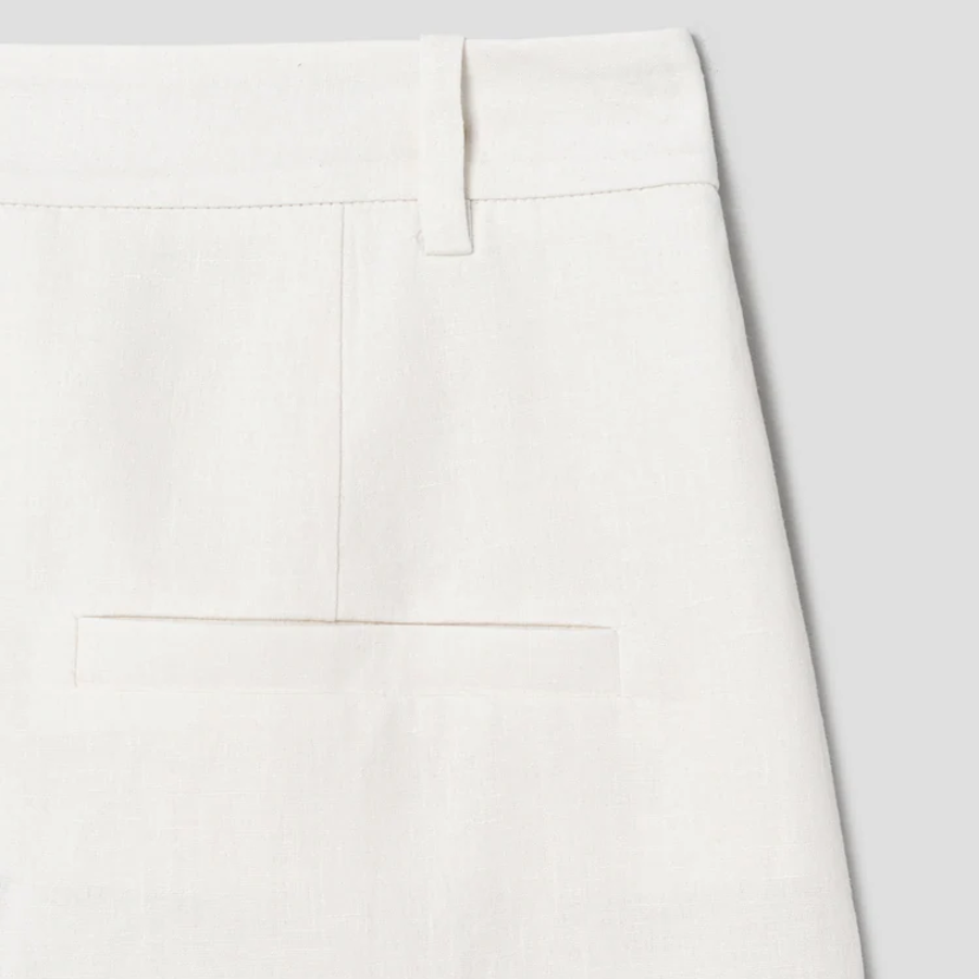 KUHO One-Tuck Short Pants - White