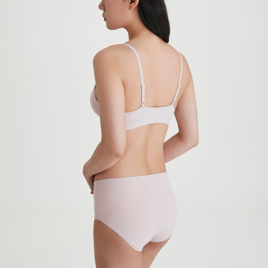 JAJU 720-Degree Stretch Butter Bralette — невесомость, которую хочется носить каждый день