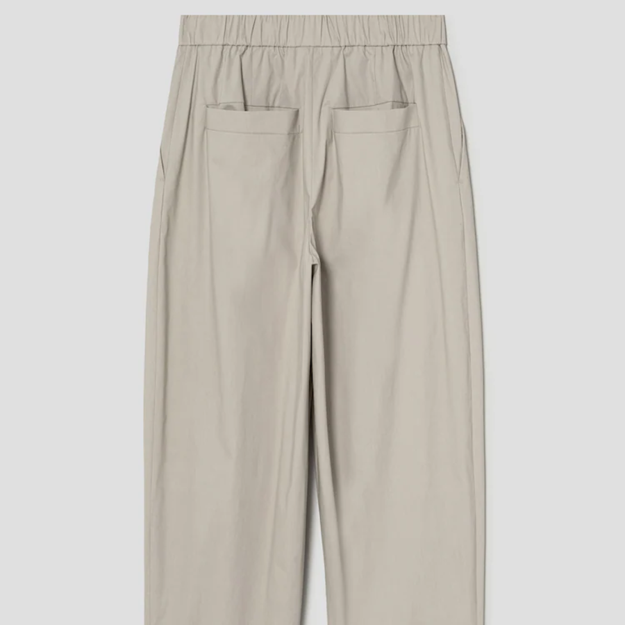 KUHO [Summer Icon Slacks] [Golf] Daily Use Tapered Tuck Pants – Beige