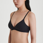 JAJU 720-Degree Stretch Butter Bralette (Black) — комфорт и эластичность в минималистичном дизайне