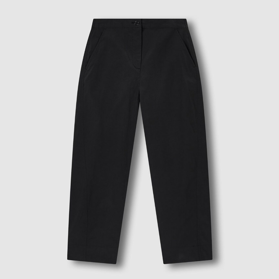 JAJU Tapered Pants (Black) — лёгкость движения и минималистичный стиль на каждый день