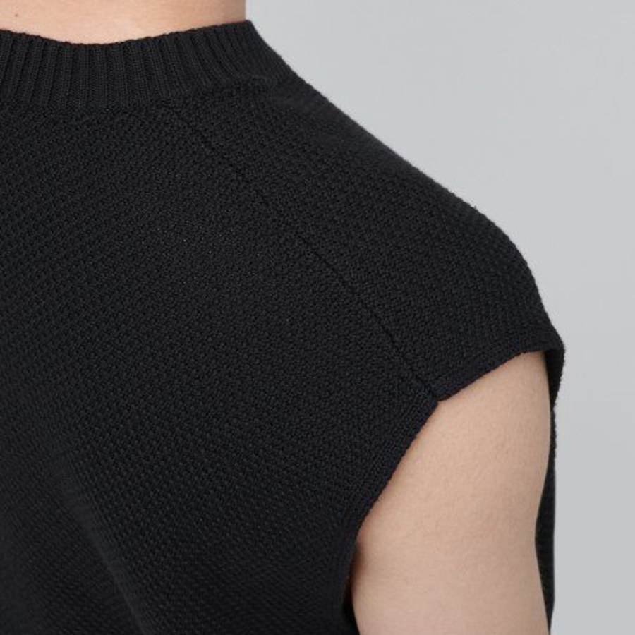 Textured Crew Neck Knit Vest [Black]