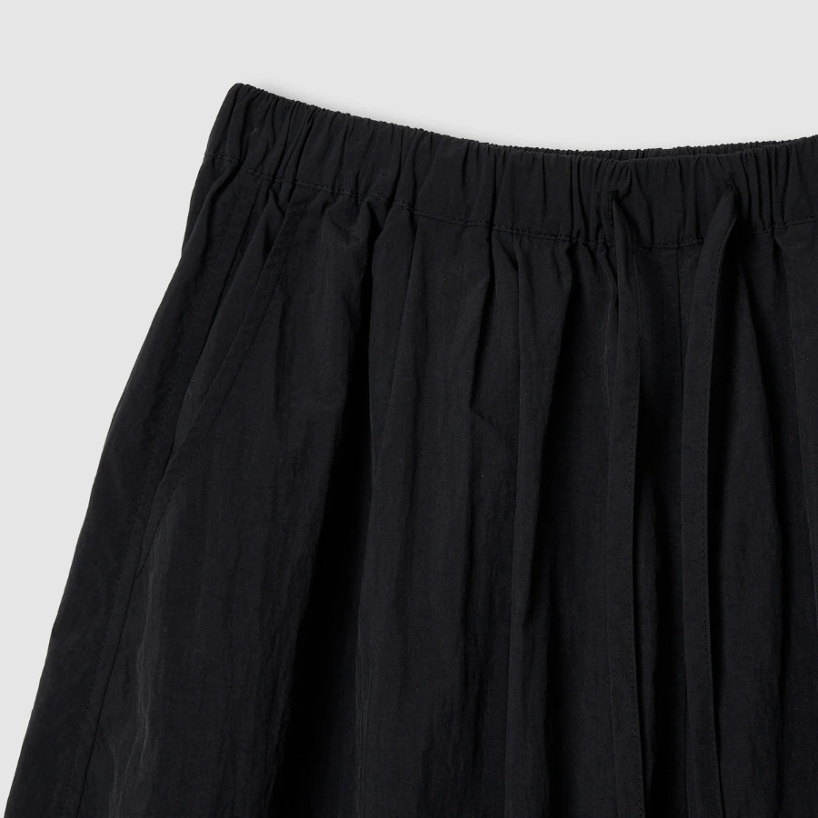 JAJU Shirring Bermuda Pants (Black) — женственные бермуды с акцентом на комфорт и стиль