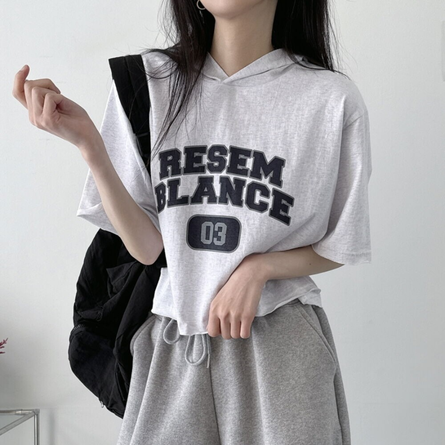 Resem Blance – укороченная худи-футболка с необработанным краем