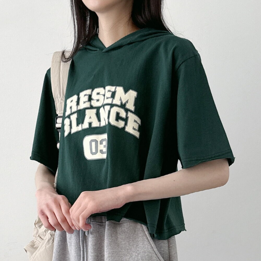 Resem Blance – укороченная худи-футболка с необработанным краем