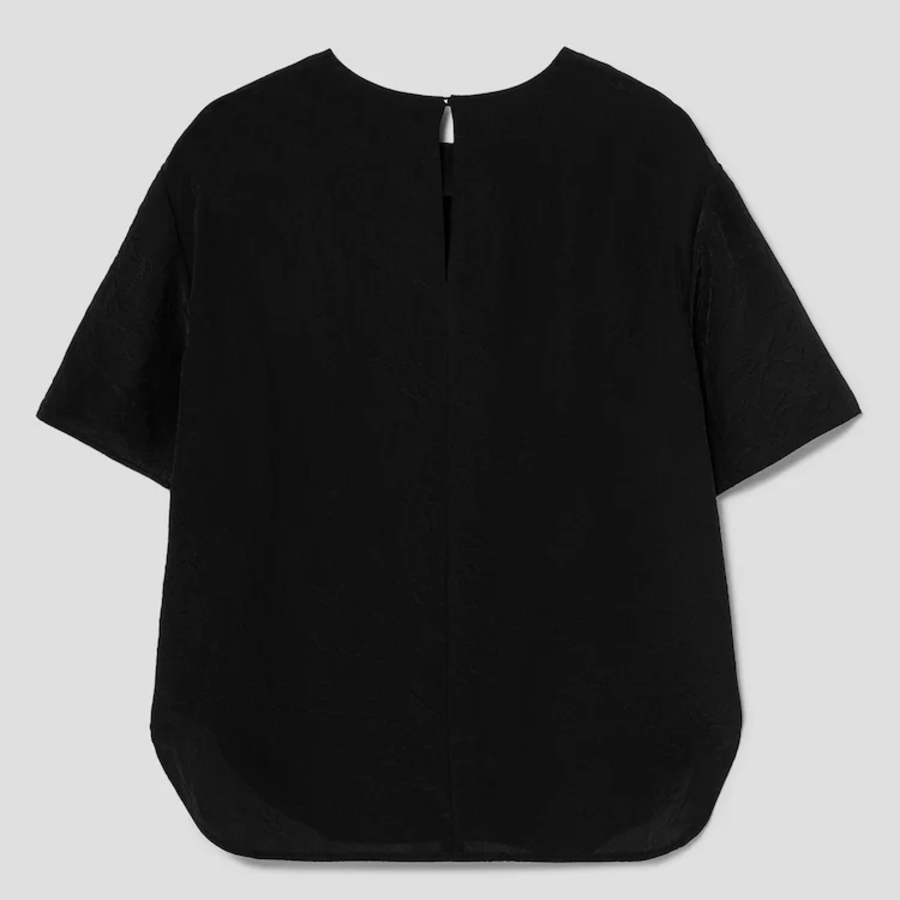 KUHO [Crease Series] Round Neck Blouse - Black