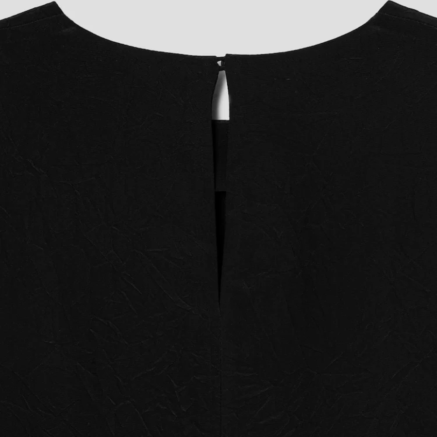 KUHO [Crease Series] Round Neck Blouse - Black