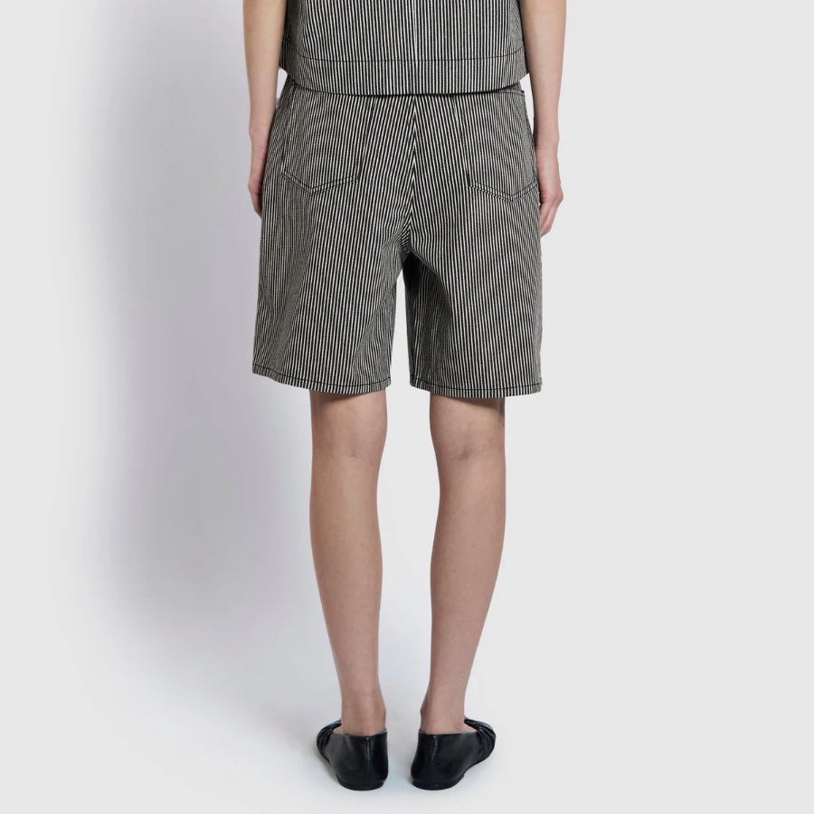 JAJU Denim Bermuda Pants (Jet Black) — стиль и универсальность в глубоком чёрном цвете