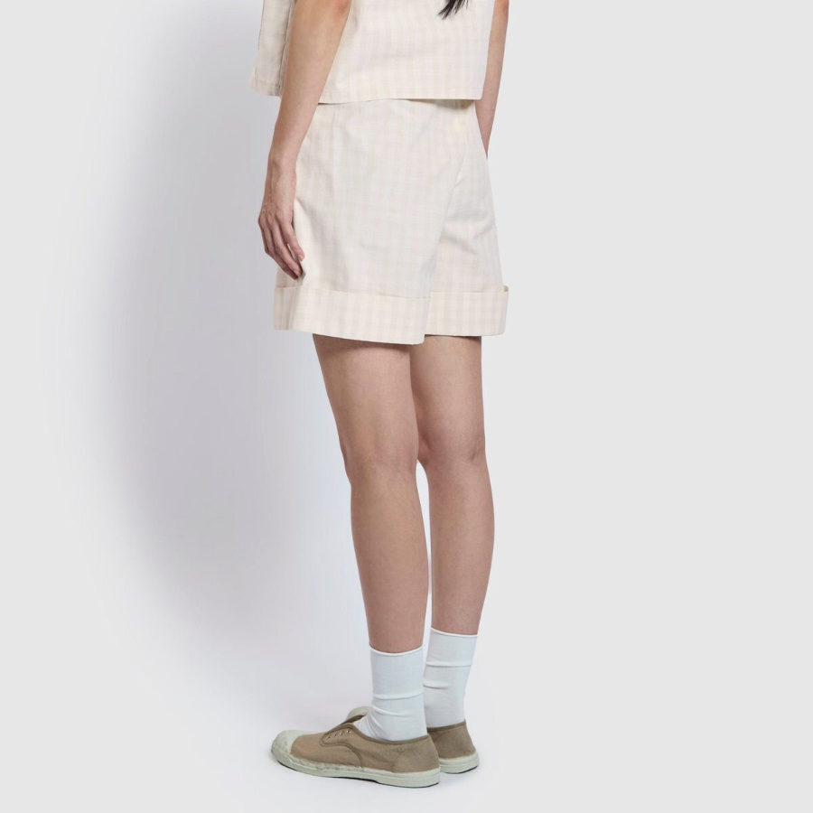 JAJU Cotton Check Tuck Half Pants (Ivory) — стильные шорты с нежным клетчатым узором и удобным кроем