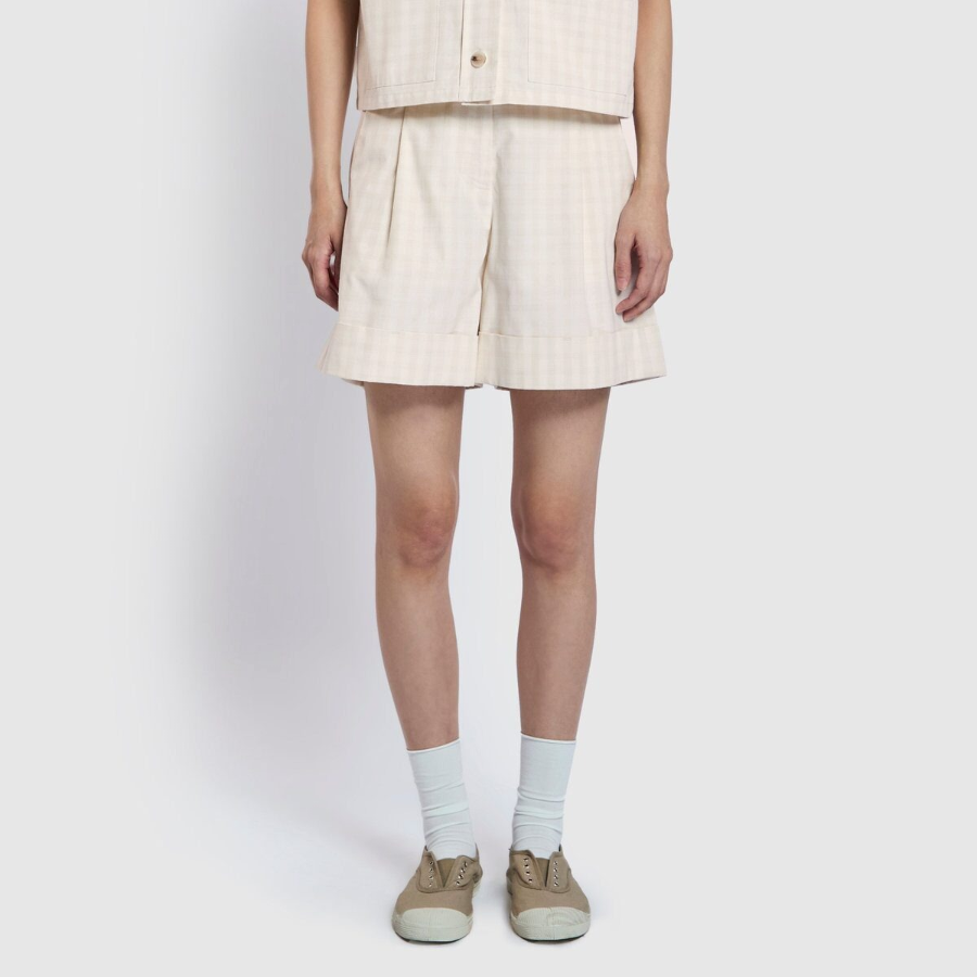 JAJU Cotton Check Tuck Half Pants (Ivory) — стильные шорты с нежным клетчатым узором и удобным кроем