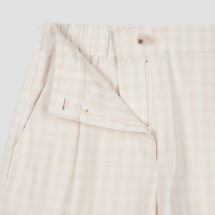 JAJU Cotton Check Tuck Half Pants (Ivory) — стильные шорты с нежным клетчатым узором и удобным кроем