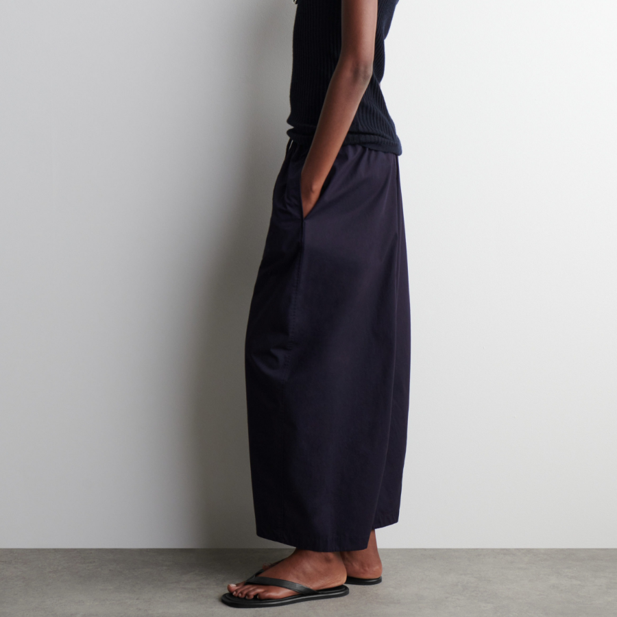COS Relaxed Fit Barrel Leg Trousers – Navy