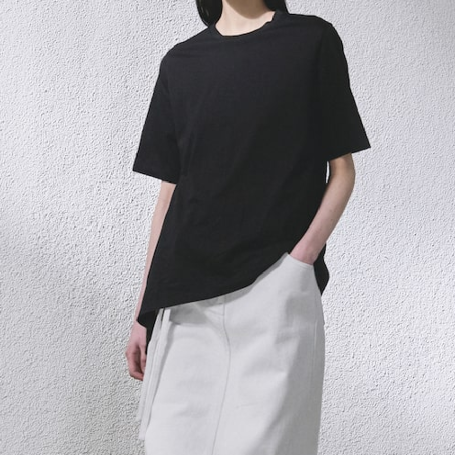KUHO Cotton Drape Details T-Shirt- Black